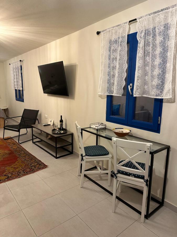 Porphyra Studio Chalki Town Extérieur photo